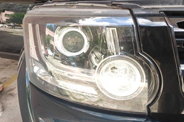 Used Land Rover Discovery 2015 3.0 SC V6 SE Right Front Headlight