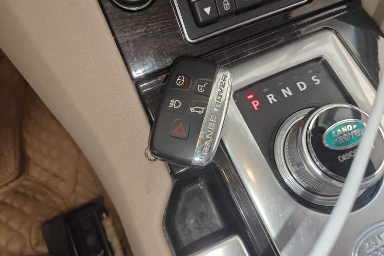 Used Land Rover Discovery 2015 3.0 SC V6 SE Vehicle Key