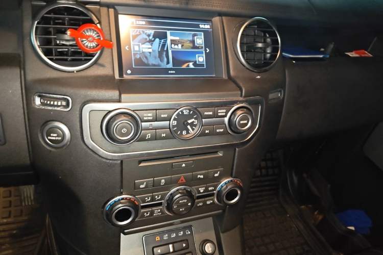 Used Land Rover Discovery 2015 3.0 SC V6 HSE Audio And AC Panel