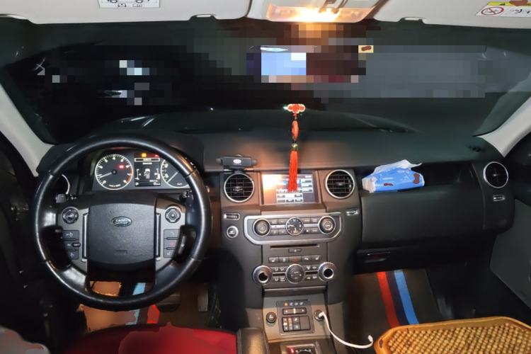 Used Land Rover Discovery 2015 3.0 SC V6 HSE Center Console