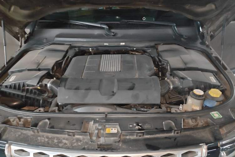 Used Land Rover Discovery 2015 3.0 SC V6 HSE Engine Bay