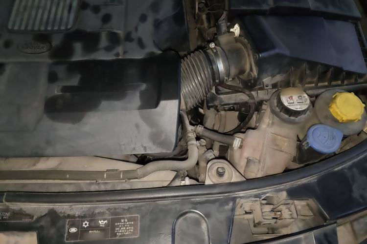 Used Land Rover Discovery 2015 3.0 SC V6 HSE Engine Bay Left