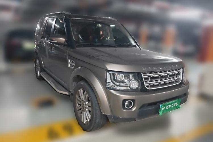 Used Land Rover Discovery 2015 3.0 SC V6 HSE Front Right 45 Deg