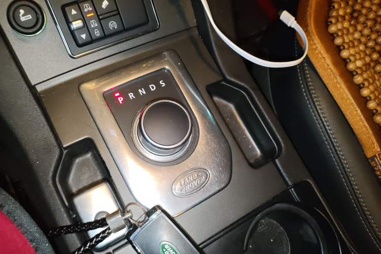 Used Land Rover Discovery 2015 3.0 SC V6 HSE Gear Lever