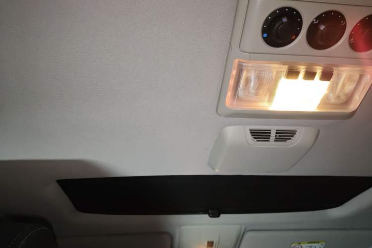 Used Land Rover Discovery 2015 3.0 SC V6 HSE Headliner