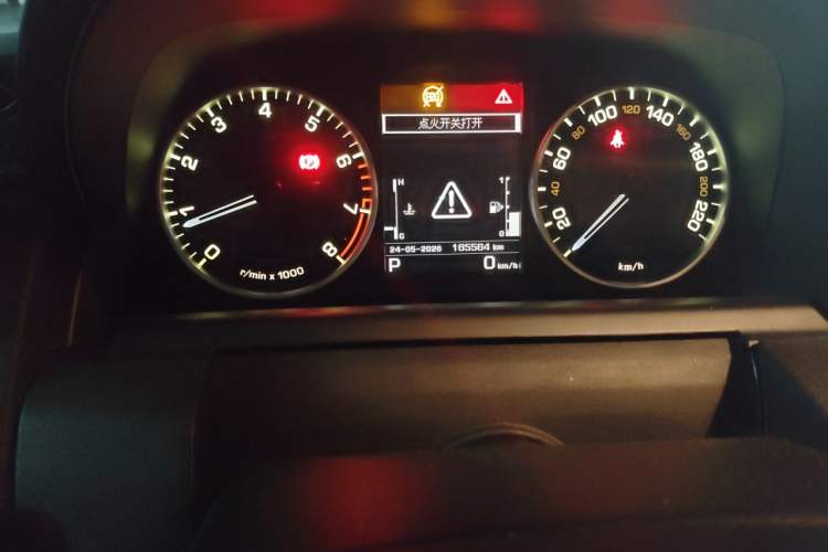 Used Land Rover Discovery 2015 3.0 SC V6 HSE Odometer Close Up