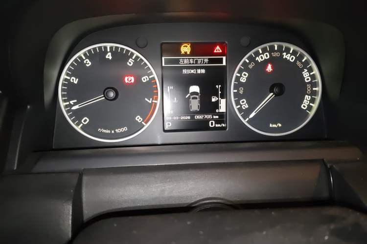 Used Land Rover Discovery 2015 3.0 SC V6 HSE Odometer Close Up