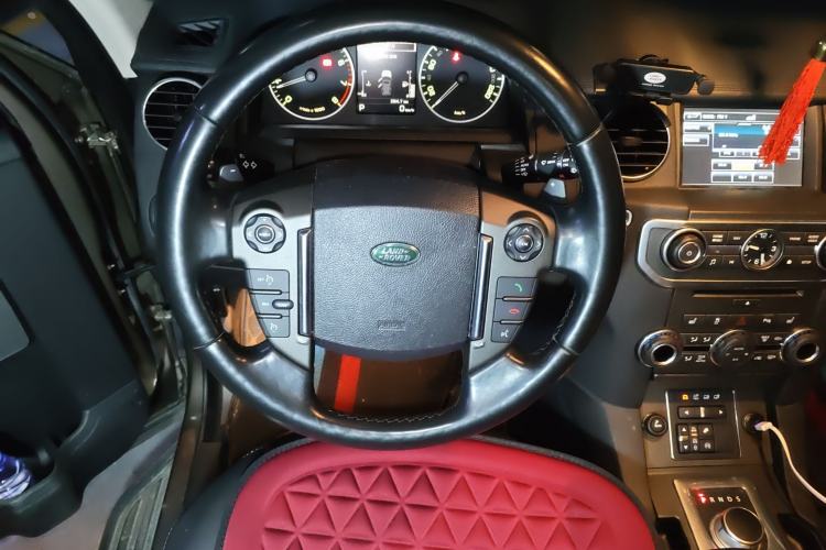 Used Land Rover Discovery 2015 3.0 SC V6 HSE Steering Wheel