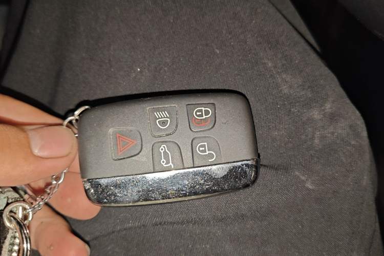 Used Land Rover Discovery 2015 3.0 SC V6 HSE Vehicle Key