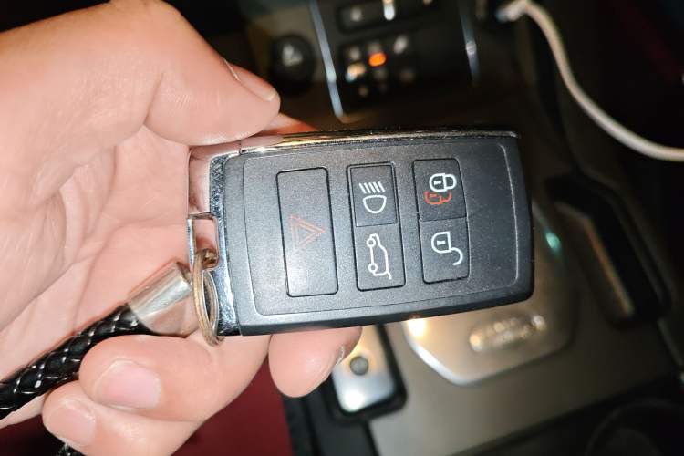 Used Land Rover Discovery 2015 3.0 SC V6 HSE Vehicle Key
