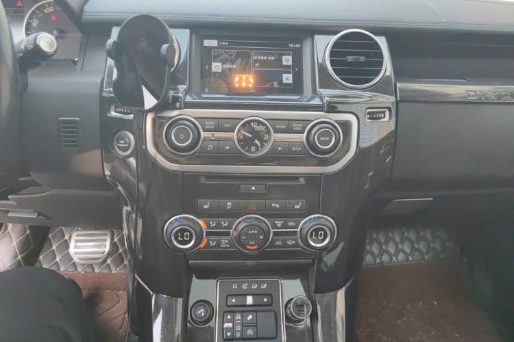 Used Land Rover Discovery 2015 3.0 SC V6 HSE Audio And AC Panel