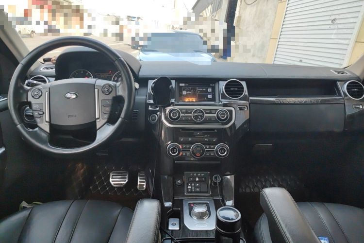 Used Land Rover Discovery 2015 3.0 SC V6 HSE Center Console