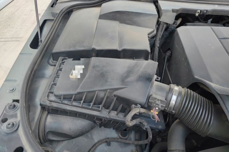 Used Land Rover Discovery 2015 3.0 SC V6 HSE Engine Bay Right