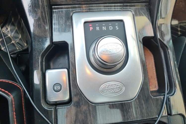 Used Land Rover Discovery 2015 3.0 SC V6 HSE Gear Lever