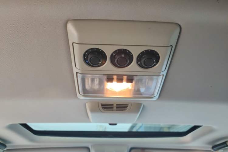 Used Land Rover Discovery 2015 3.0 SC V6 HSE Headliner