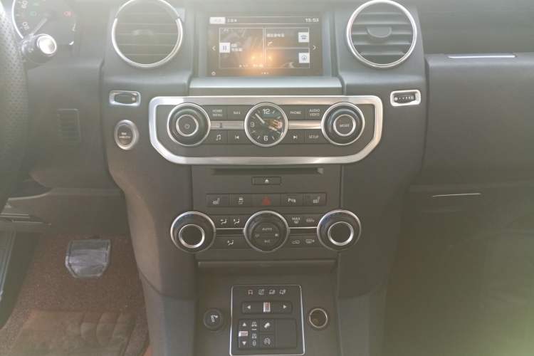 Used Land Rover Discovery 2015 3.0 SC V6 SE Audio And AC Panel