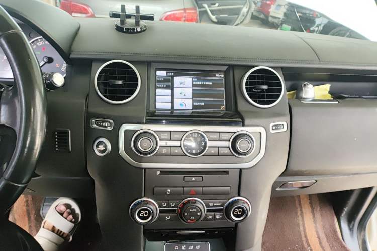 Used Land Rover Discovery 2015 4th Generation 3.0 V6 SC SE 7 Seats Audio And AC Panel