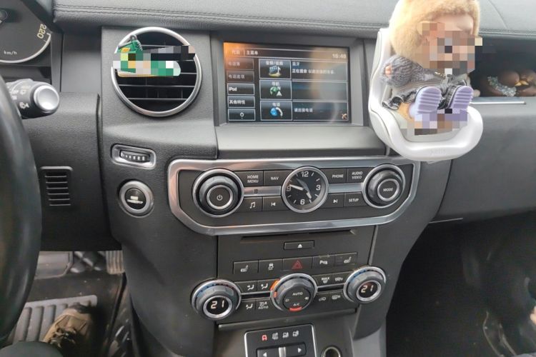 Used Land Rover Discovery 2015 3.0 SC V6 HSE Luxury Audio And AC Panel