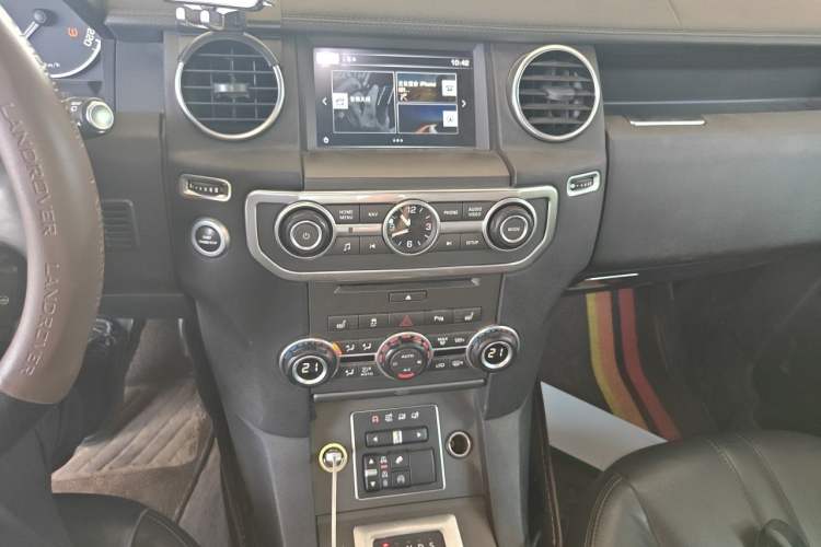 Used Land Rover Discovery 2015 3.0 SDV6 HSE Diesel Version Audio And AC Panel