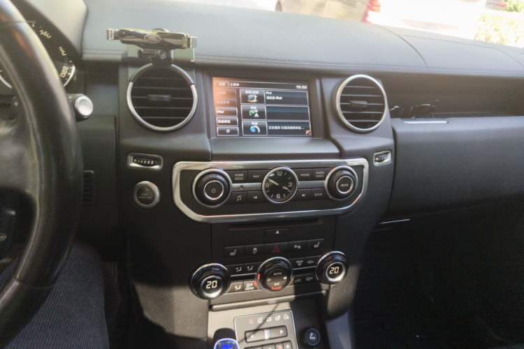 Used Land Rover Discovery 2015 3.0 SC V6 HSE Audio And AC Panel