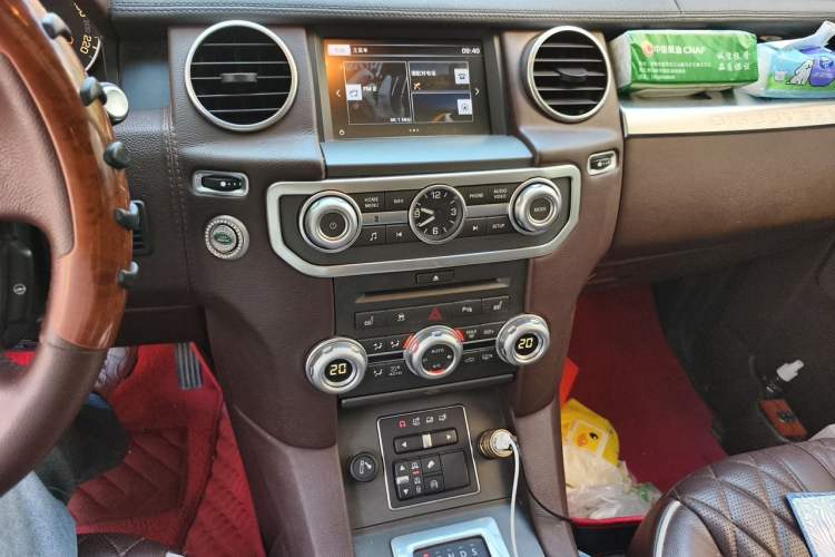 Used Land Rover Discovery 2015 3.0 SDV6 HSE Diesel Version Audio And AC Panel