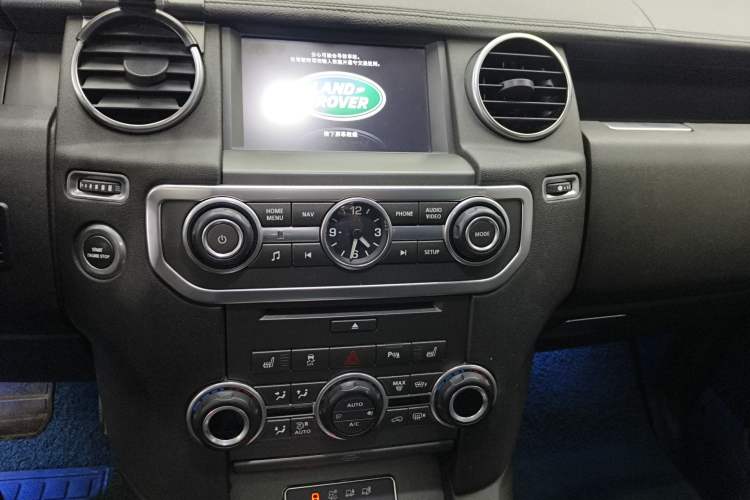 Used Land Rover Discovery 2015 3.0 SDV6 HSE Diesel Version Audio And AC Panel
