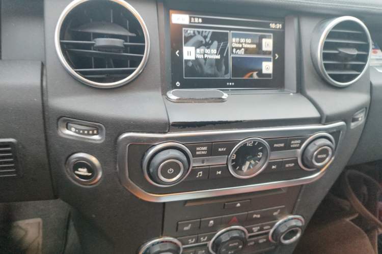 Used Land Rover Discovery 2015 3.0 SDV6 HSE Diesel Version Audio And AC Panel