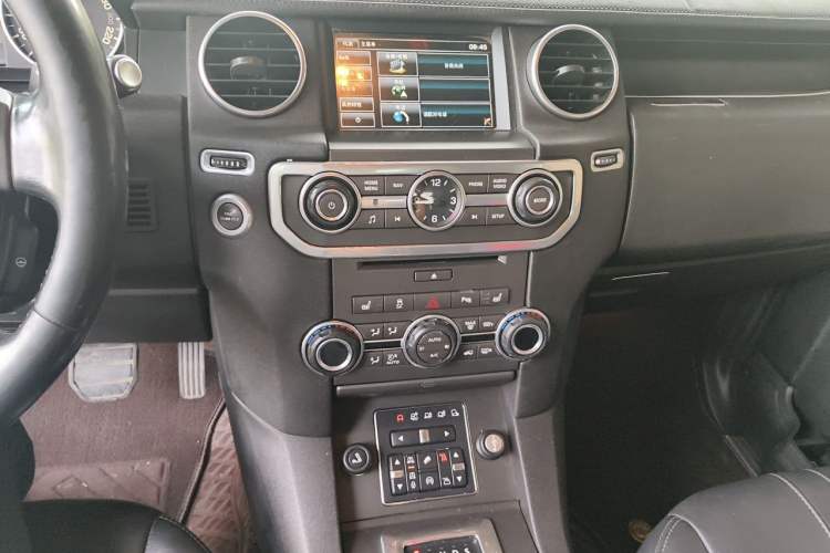 Used Land Rover Discovery 2015 3.0 SC V6 HSE Audio And AC Panel