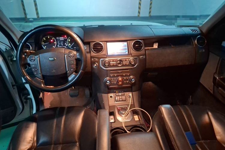 Used Land Rover Discovery 2015 3.0 SDV6 HSE Diesel Version Center Console