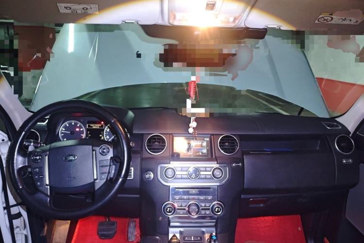 Used Land Rover Discovery 2015 3.0 SC V6 SE Center Console