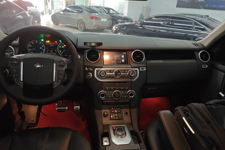 Used Land Rover Discovery 2015 3.0 SC V6 SE Center Console