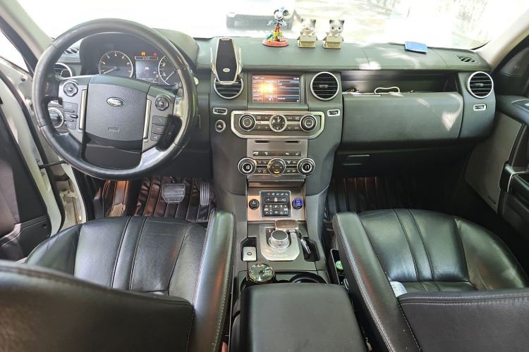 Used Land Rover Discovery 2015 3.0 SC V6 HSE Center Console