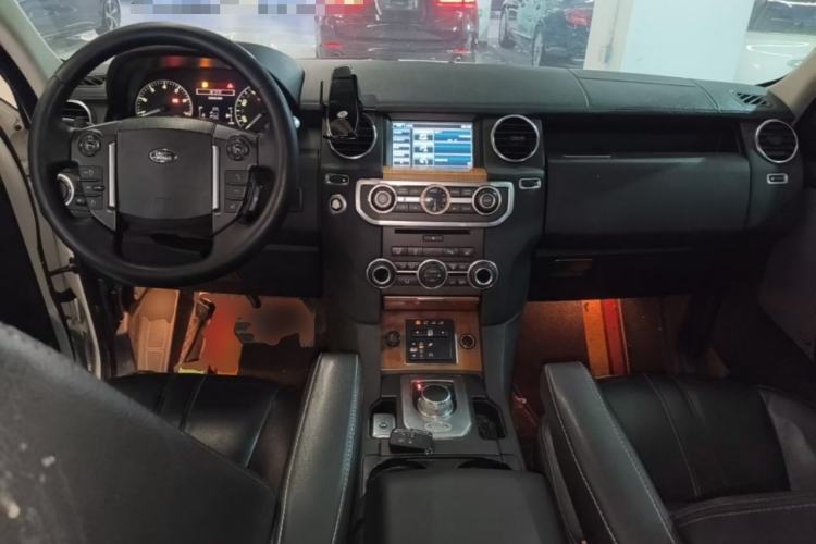 Used Land Rover Discovery 2015 3.0 SC V6 SE Center Console