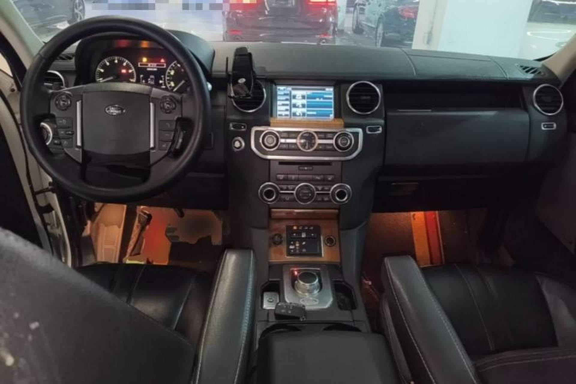 Used Land Rover Discovery 2015 3.0 SC V6 SE Center Console