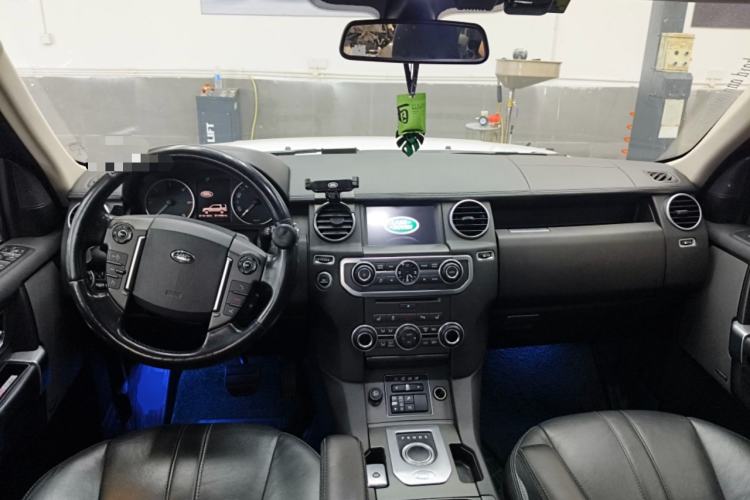 Used Land Rover Discovery 2015 3.0 SDV6 HSE Diesel Version Center Console