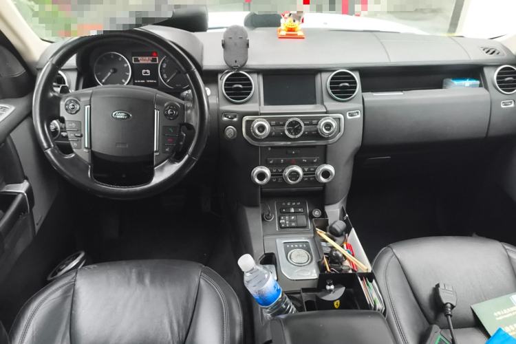 Used Land Rover Discovery 2015 3.0 SC V6 HSE Center Console