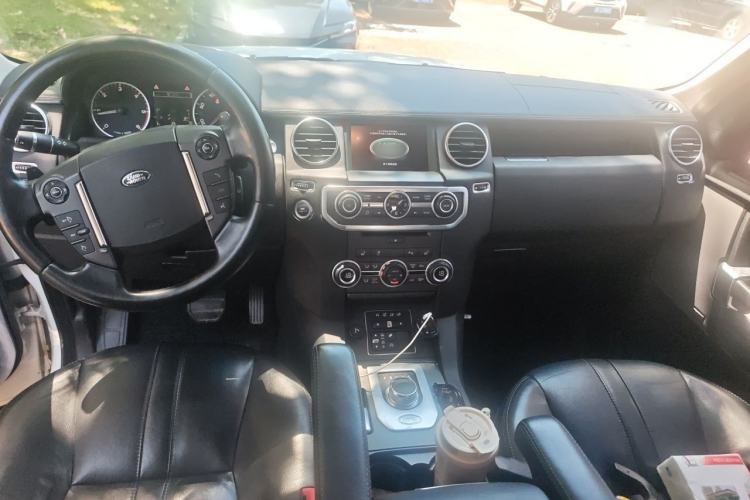 Used Land Rover Discovery 2015 3.0 SDV6 HSE Diesel Version Center Console