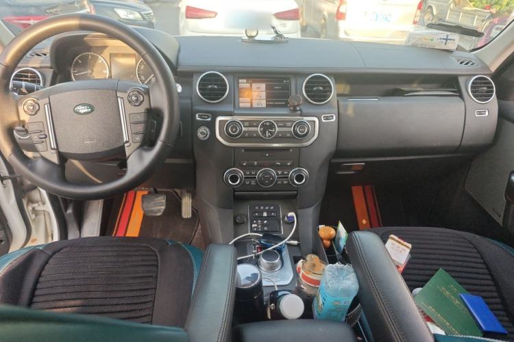 Used Land Rover Discovery 2015 3.0 SDV6 HSE Diesel Version Center Console