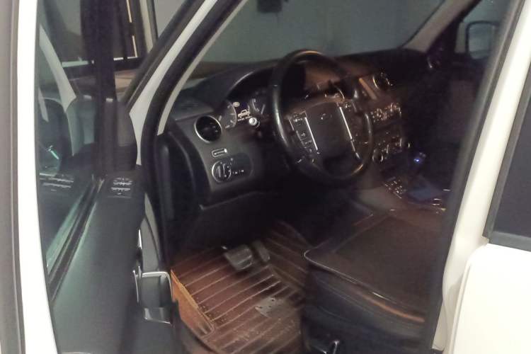 Used Land Rover Discovery 2015 3.0 SC V6 SE Driver Seat