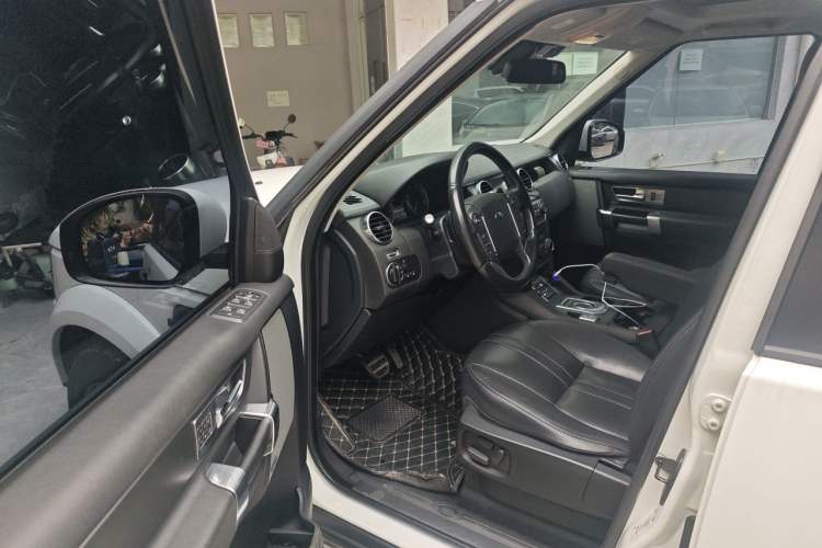 Used Land Rover Discovery 2015 3.0 SC V6 SE Driver Seat