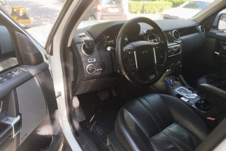 Used Land Rover Discovery 2015 3.0 SC V6 HSE Driver Seat