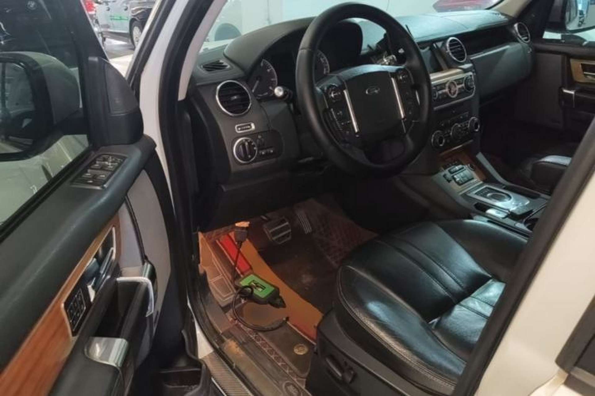 Used Land Rover Discovery 2015 3.0 SC V6 SE Driver Seat