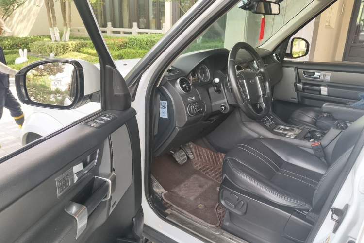 Used Land Rover Discovery 2015 3.0 SC V6 HSE Driver Seat