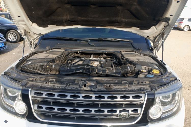 Used Land Rover Discovery 2015 3.0 SC V6 SE Engine Bay