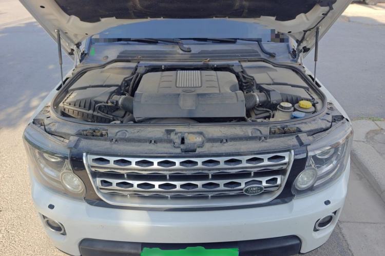 Used Land Rover Discovery 2015 3.0 SC V6 HSE Engine Bay