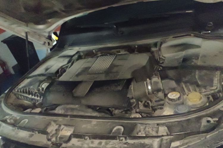 Used Land Rover Discovery 2015 3.0 SC V6 SE Engine Bay