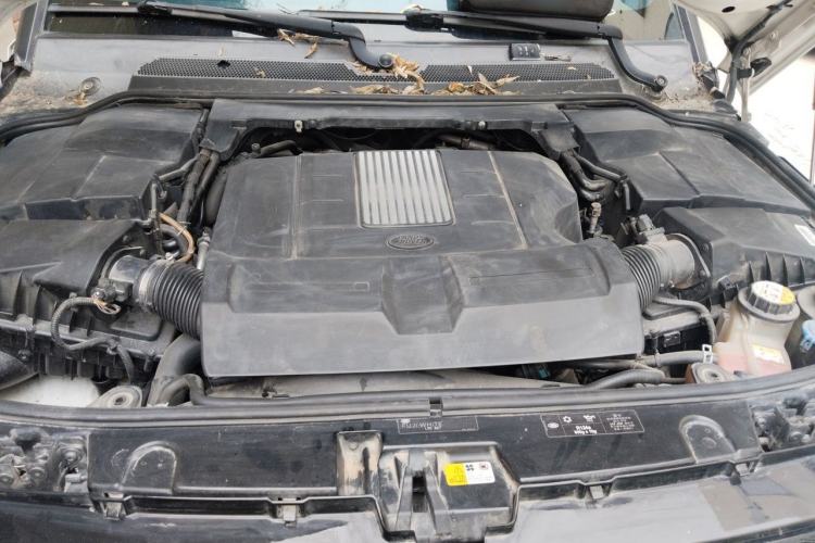 Used Land Rover Discovery 2015 3.0 SC V6 HSE Luxury Engine Bay