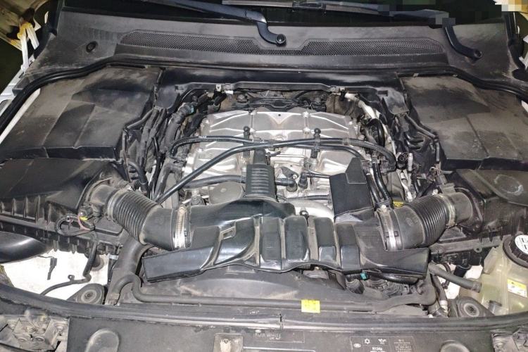 Used Land Rover Discovery 2015 3.0 SC V6 SE Engine Bay