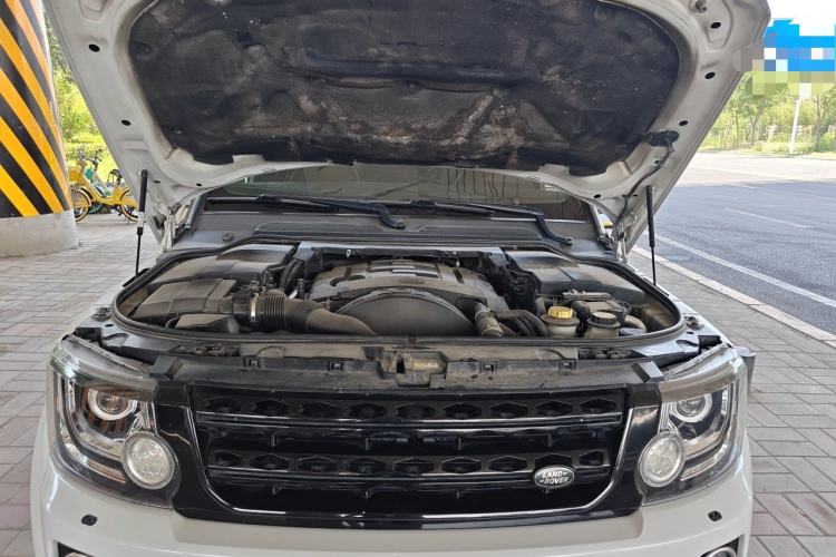 Used Land Rover Discovery 2015 3.0 SDV6 HSE Diesel Version Engine Bay