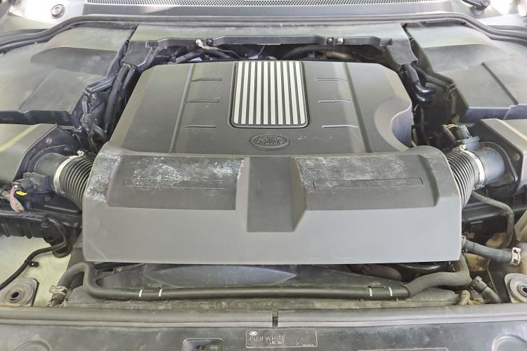 Used Land Rover Discovery 2015 3.0 SC V6 HSE Engine Bay